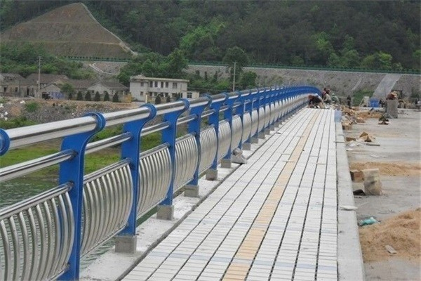 桂林不锈钢桥梁灯光护栏