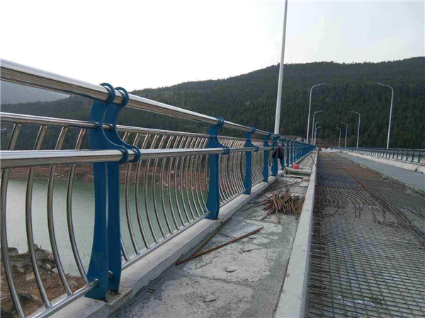桂林不锈钢桥梁护栏防腐措施的重要性及实施策略